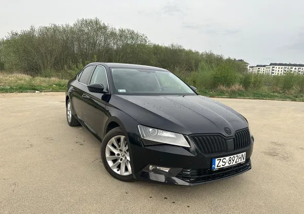 Skoda Superb cena 69000 przebieg: 150000, rok produkcji 2016 z Szczecin małe 37